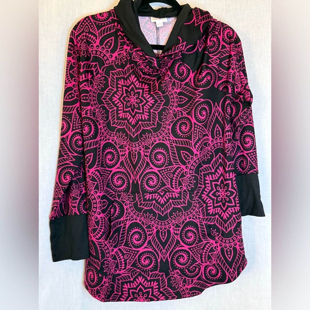 LuLaRoe Black and Light Pink Patterned Amber